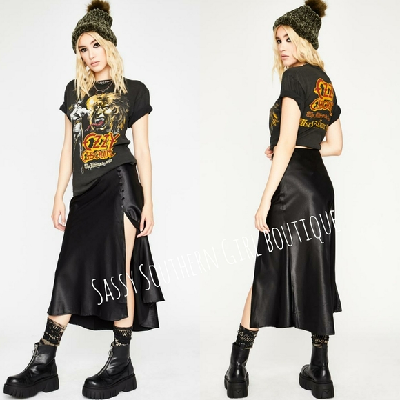 ⭐🆕 Plus Black satin midi skirt - Picture 8 of 16